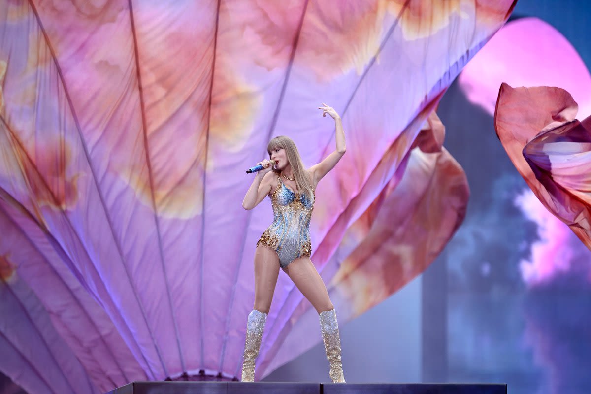 Taylor Swift poses on stage